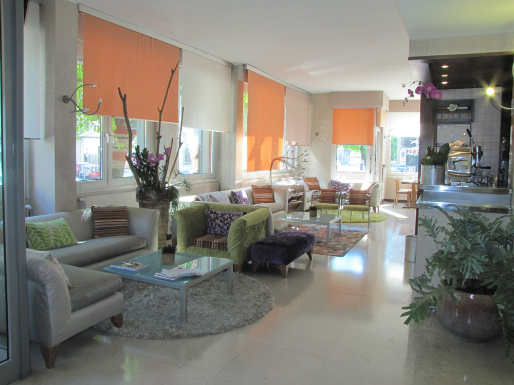 24-Hour Reception and Bar